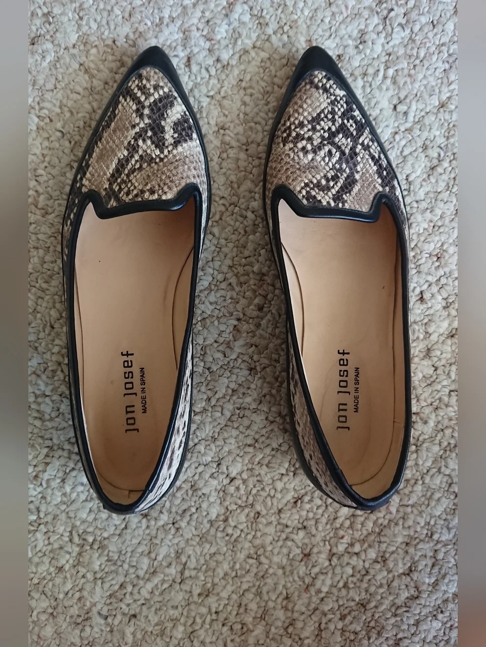Jon Josef Gatsby Loafers Snake-Print Pointed Toe in Beige and Black size 7.5
